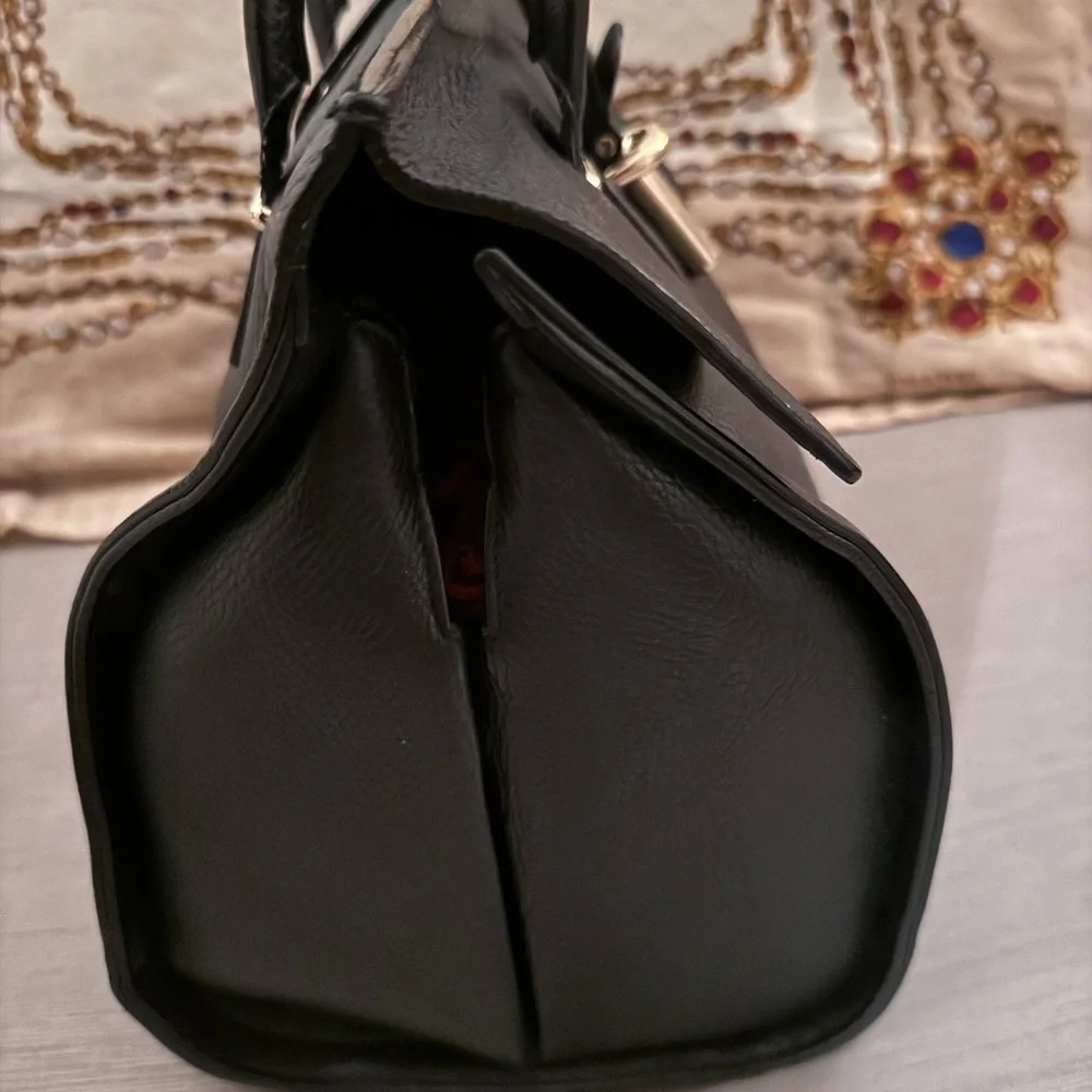 Balenciaga tube round bag in black leather - Picture 4 of 13
